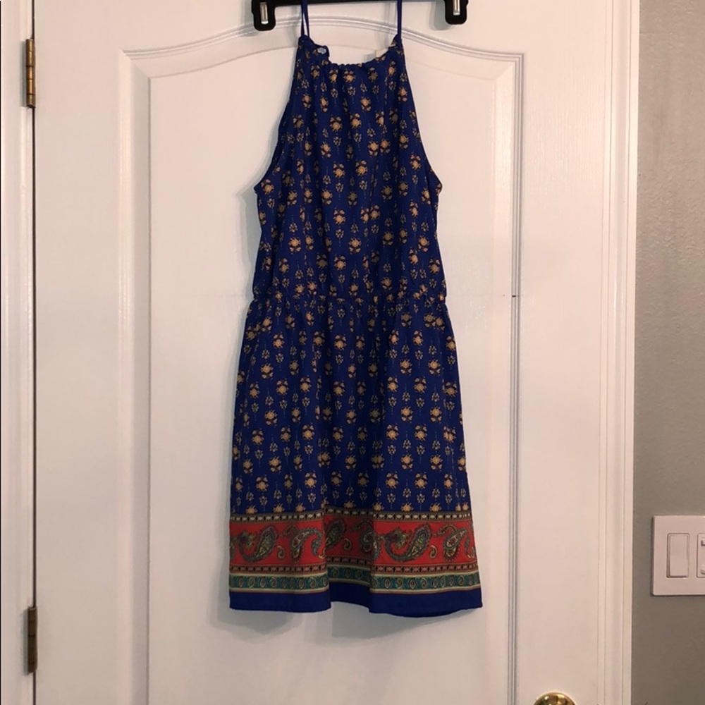 casual and colorful sundress!